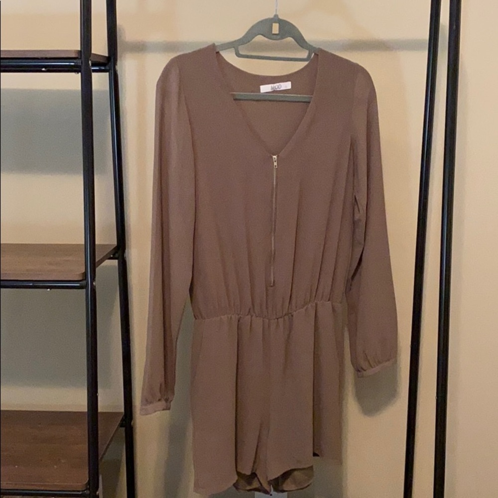 MOD - Long sleeve romper with zipper
